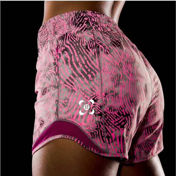 Lululemon SeaWheeze Hotty Hot High-Rise Lined Short 4" - Picture 1 of 8